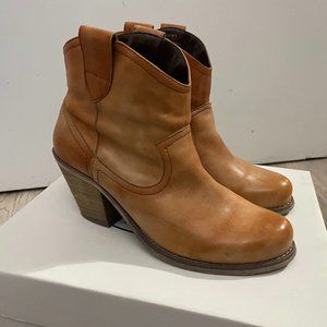 Steve Madden Boots